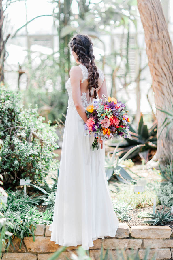 Bridal flowwer bouquet and lace wedding dress