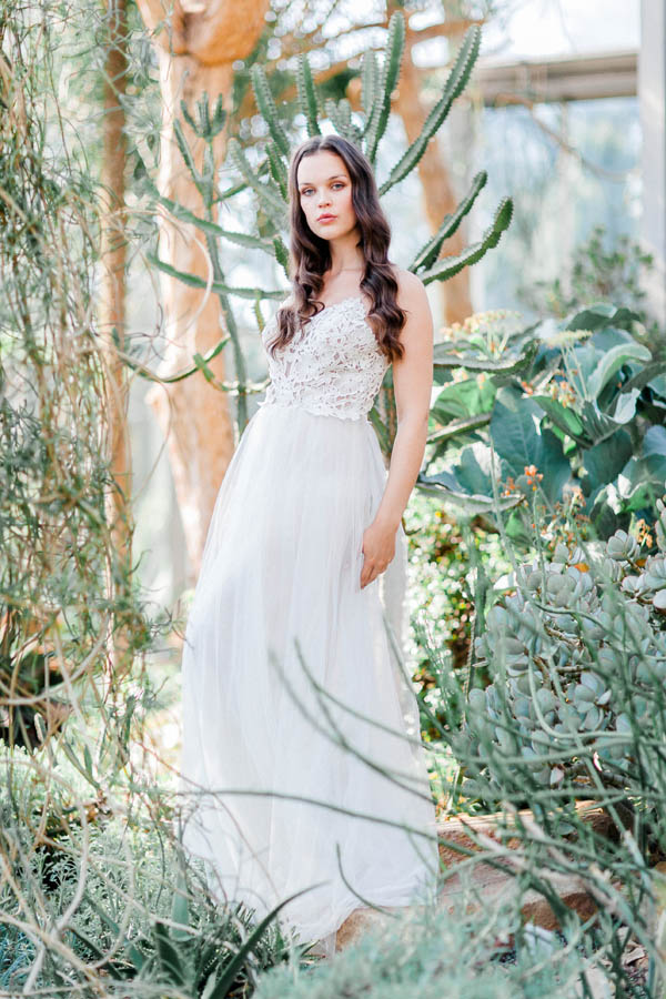 Flowy bridal dress with macramé