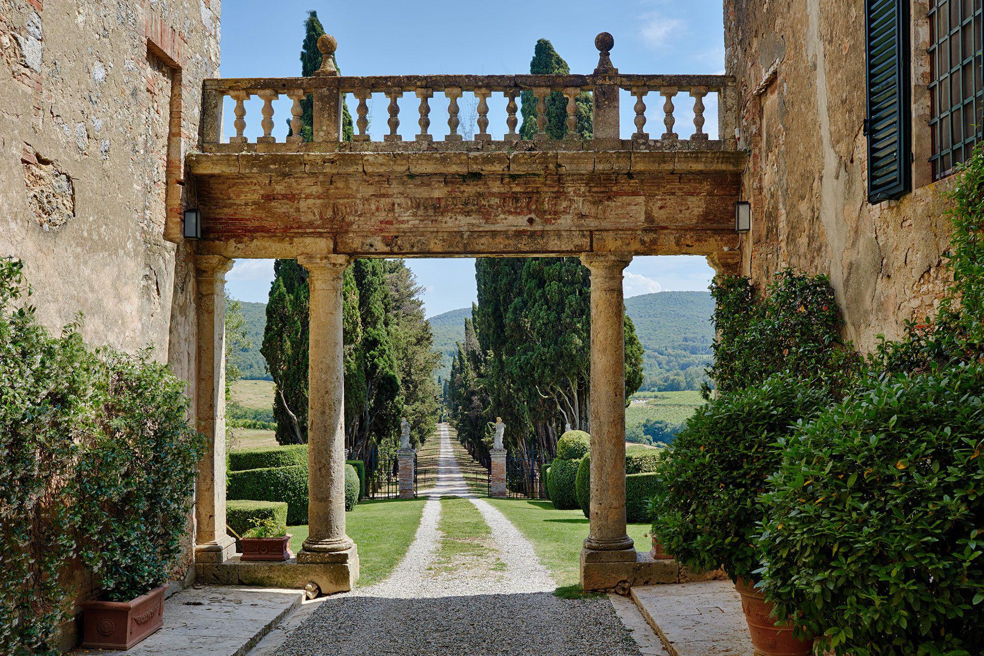 Borgo Stomennano Tuscany Wedding Arch