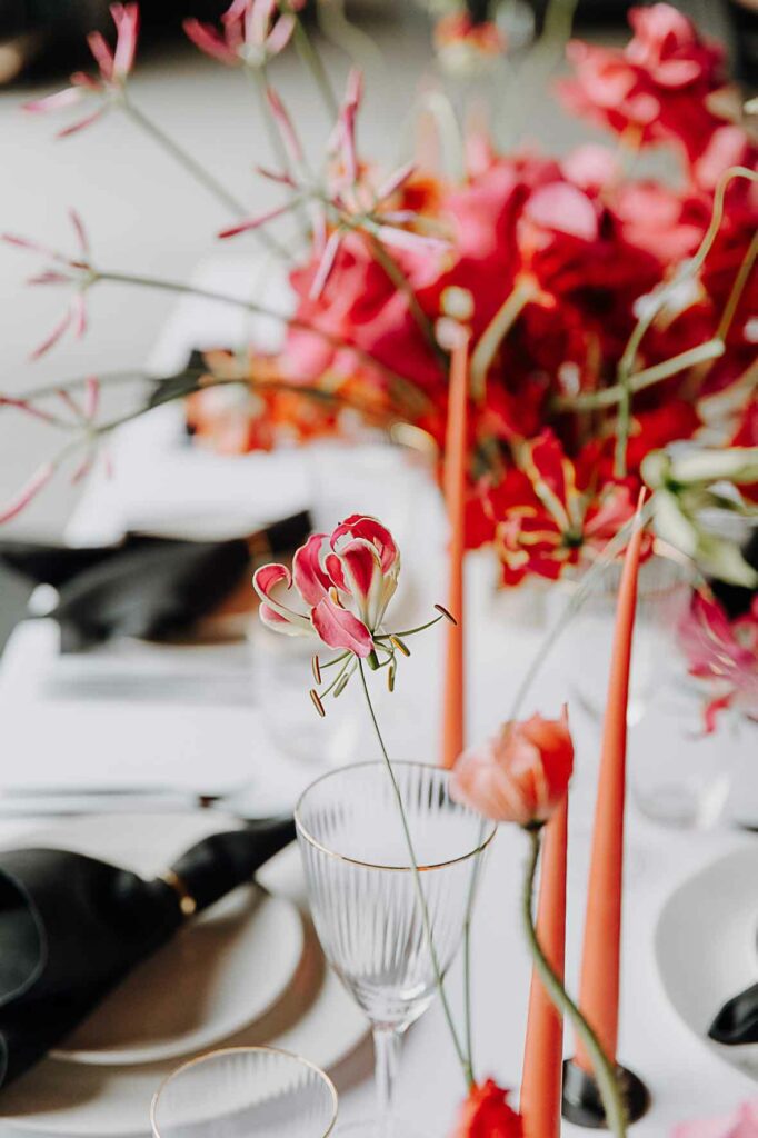 Tischdekoration mit Tulpen